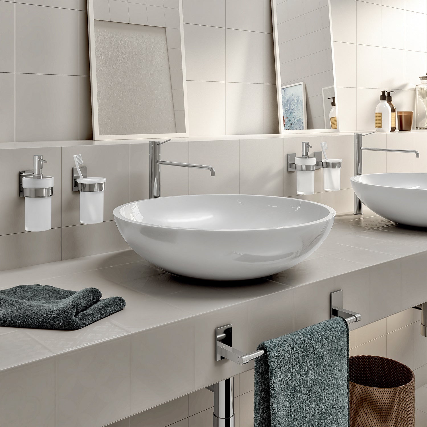  Gedy Portasalviette cm 35 Mod. Maine in acciaio inox e Cromall fissaggio a incollo by CeramicStore | Lo specialista del tuo bagno