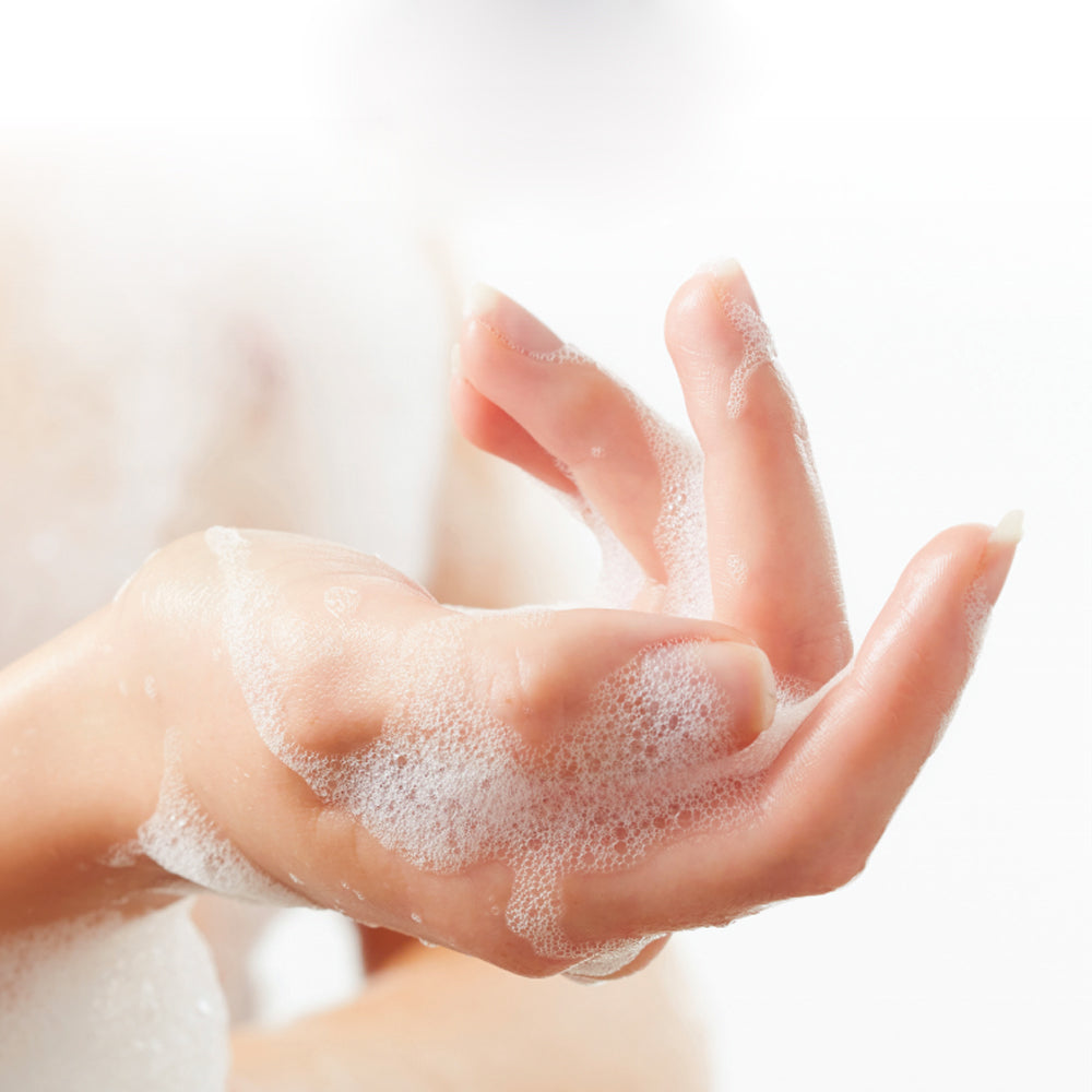  Dispenser sapone o disinfettante mani a parete di Gedy modello Squid - Bianco by CeramicStore | Lo specialista del tuo bagno