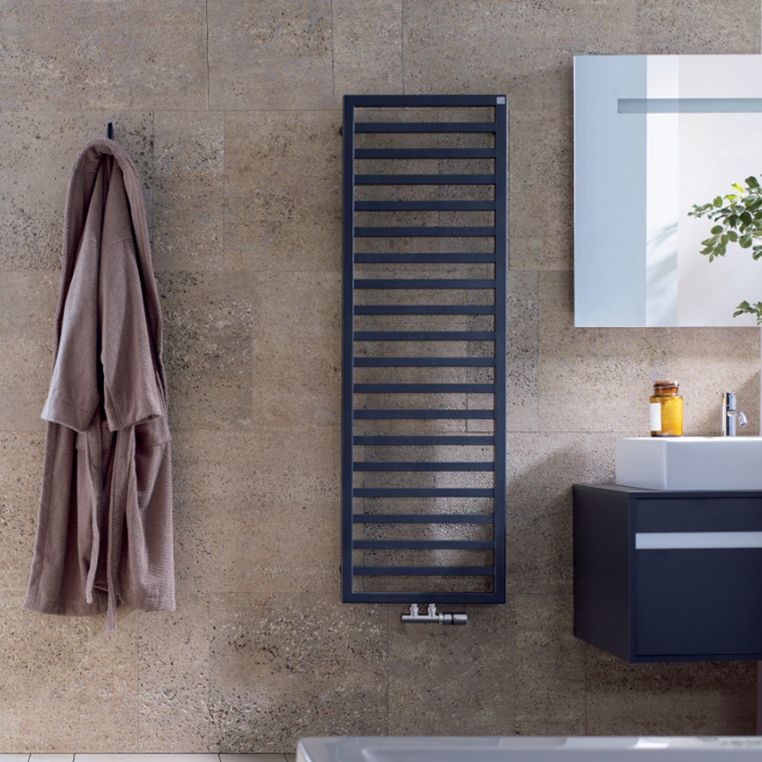 Termoarredo in acciaio Nero Opaco Zehnder modello Quaro H. 1403 x L. 450 mm