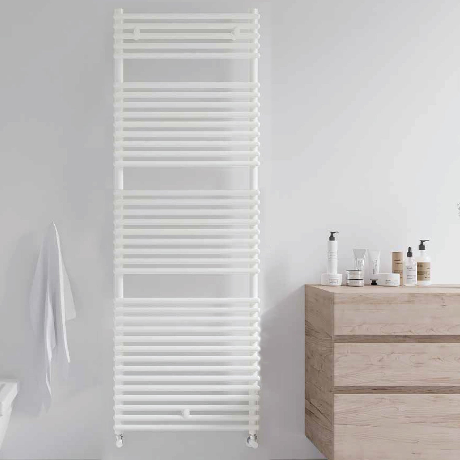Termoarredo idraulico modello Catania di Lazzarini 1738x600 - Bianco by CeramicStore | Lo specialista del tuo bagno