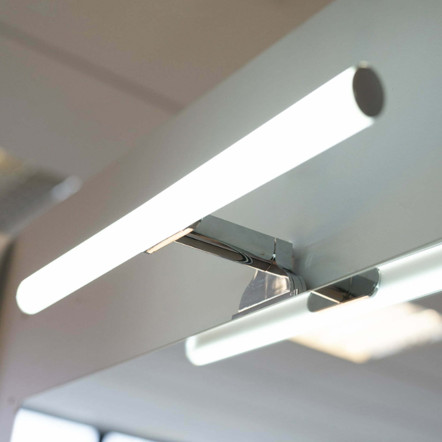 Lampada da bagno LED Cubi&Co Leo 40x5x11 cm by CeramicStore | Lo specialista del tuo bagno