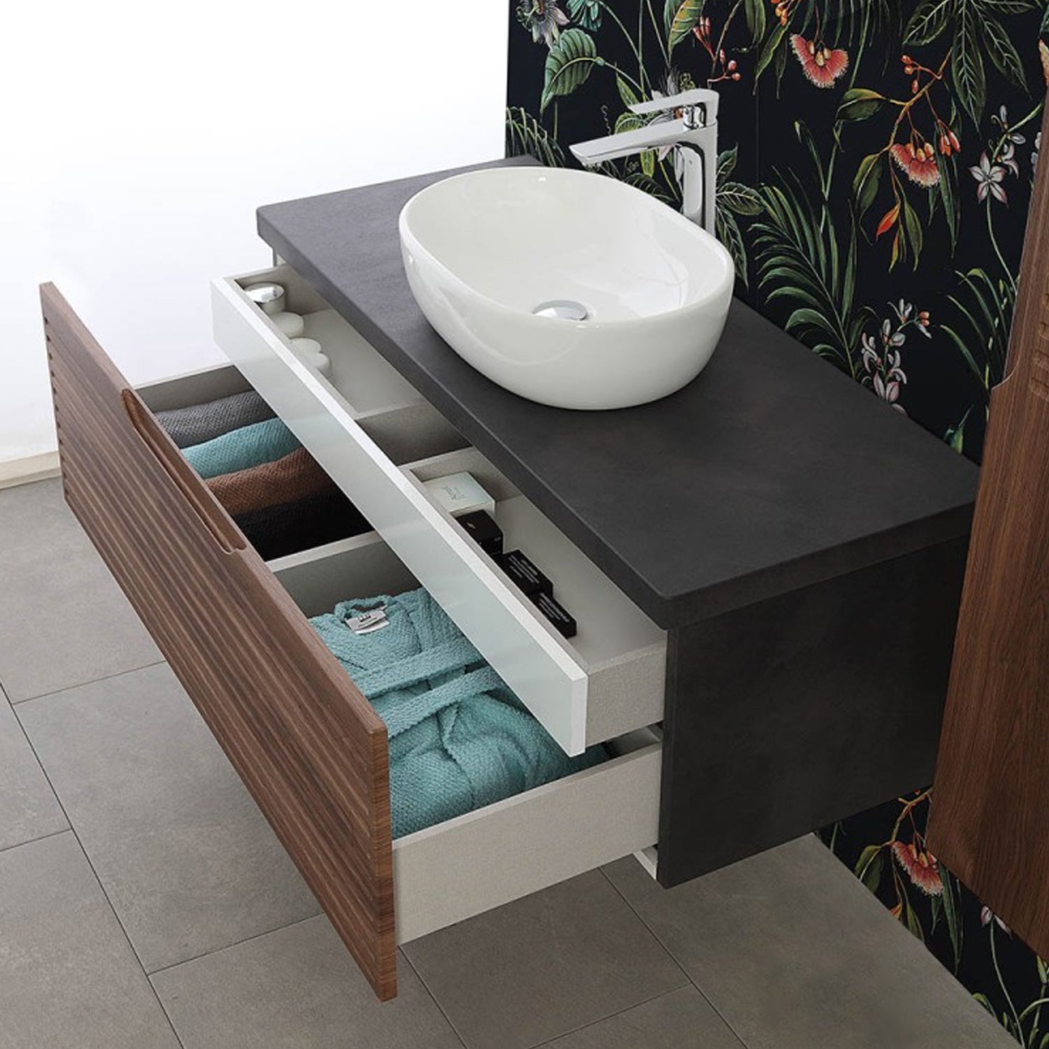 Composizione bagno sospesa Cubi&Co serie Mount 90 cm con lavabo in ceramica e specchio tondo - Noce canaletto 4