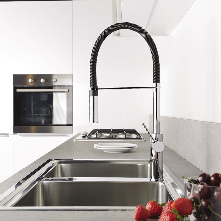  Miscelatore lavello cucina in ottone Paffoni Light Exclusive Edition con canna orientabile e doccia estraibile finitura cromo by CeramicStore | Lo specialista del tuo bagno