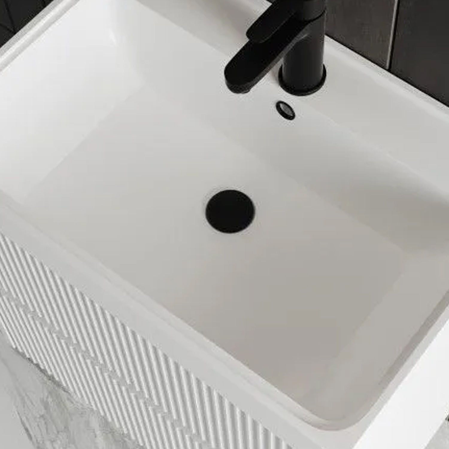  Mobile bagno sospeso cannettato con lavabo e specchio tondo cm 60 colore bianco opaco - Cubi&Co Collezione Pure by CeramicStore | Lo specialista del tuo bagno