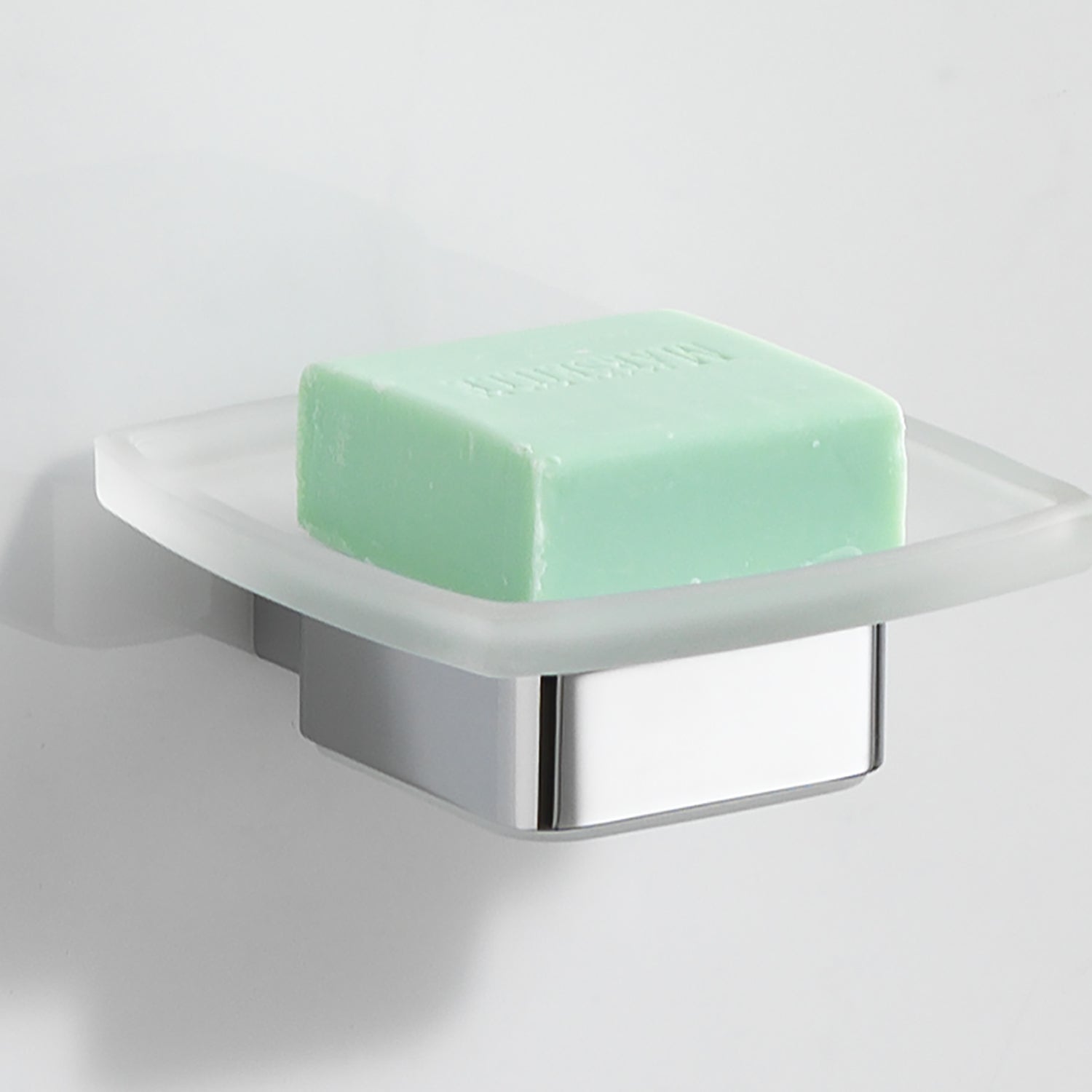  Portasapone a parete Gedy serie Lounge con contenitore in Vetro Satinato - Cromato by CeramicStore | Lo specialista del tuo bagno