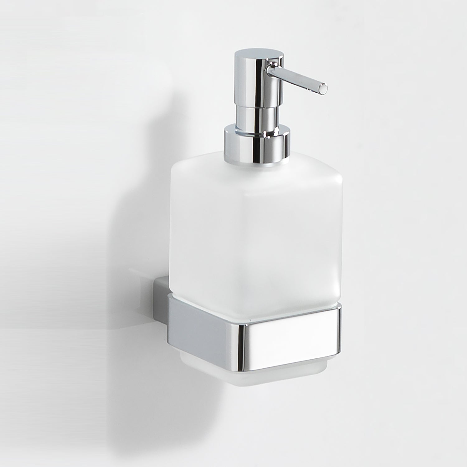  Dispenser Sapone a parete di Gedy serie Lounge con erogatore in Ottone - Cromato by CeramicStore | Lo specialista del tuo bagno