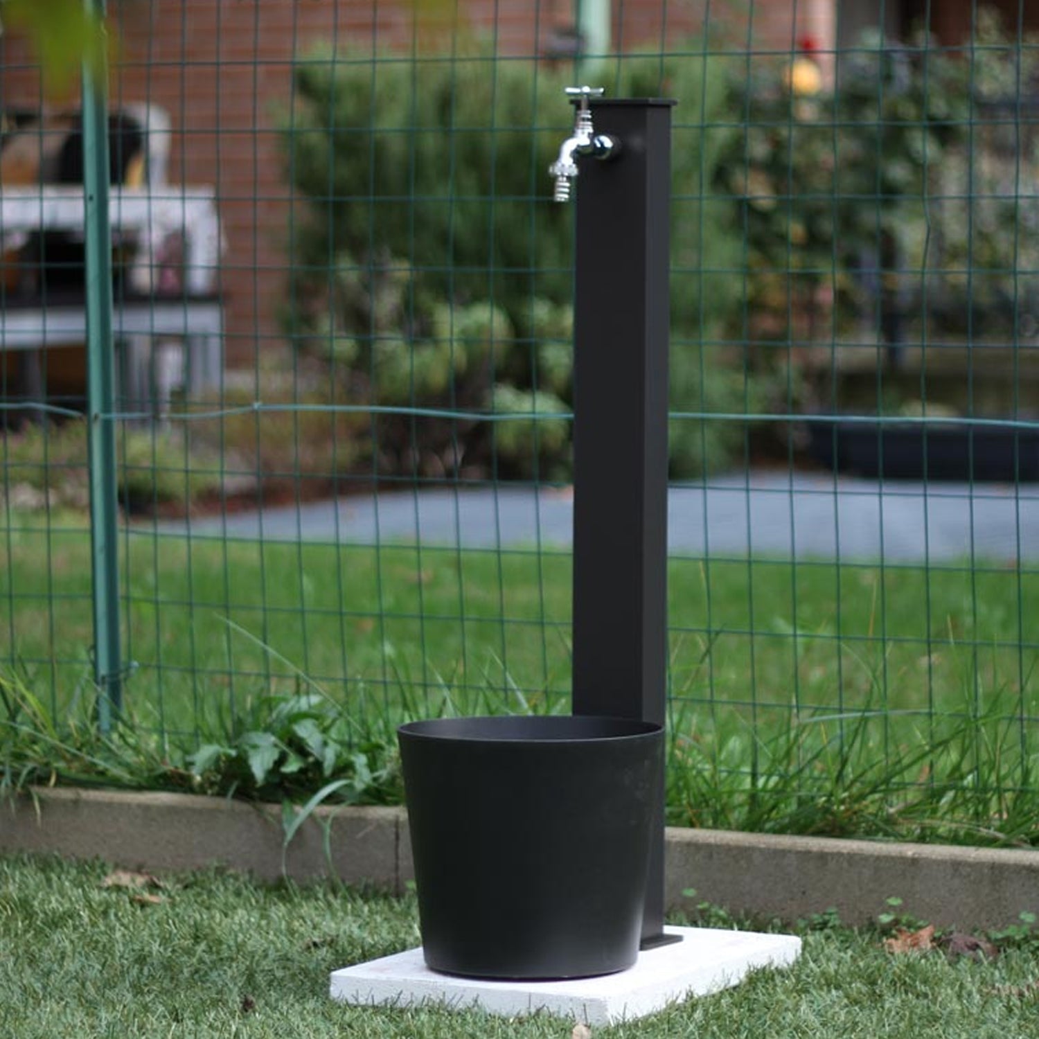  Base in travertino con secchio in alluminio verniciato bianco e piletta per fontane Fasten-Frog-Newest-Bridge-Connect by CeramicStore | Lo specialista del tuo bagno