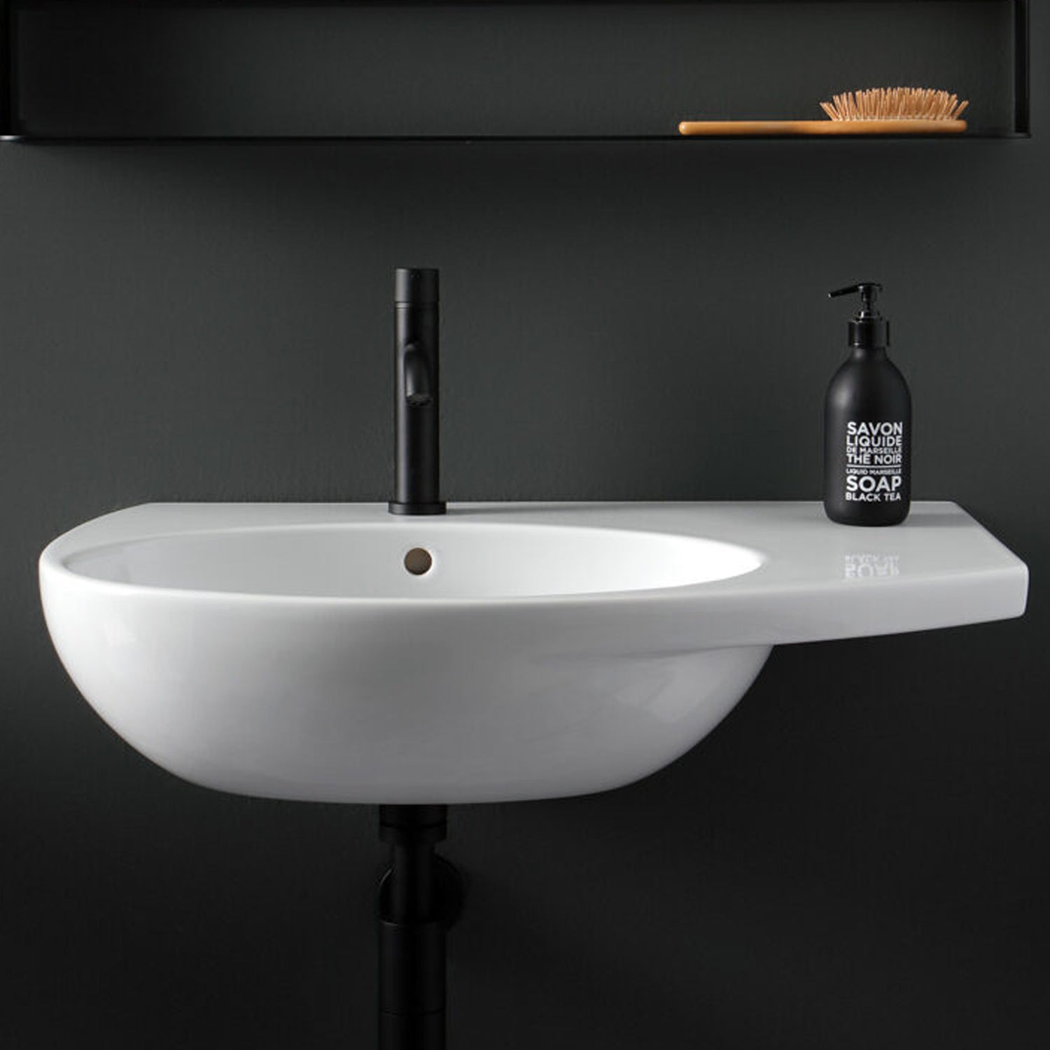  Lavabo Sospeso con piano d'appoggio laterale 70x45 cm Ceramica Globo Mode - vasca a sinistra by CeramicStore | Lo specialista del tuo bagno