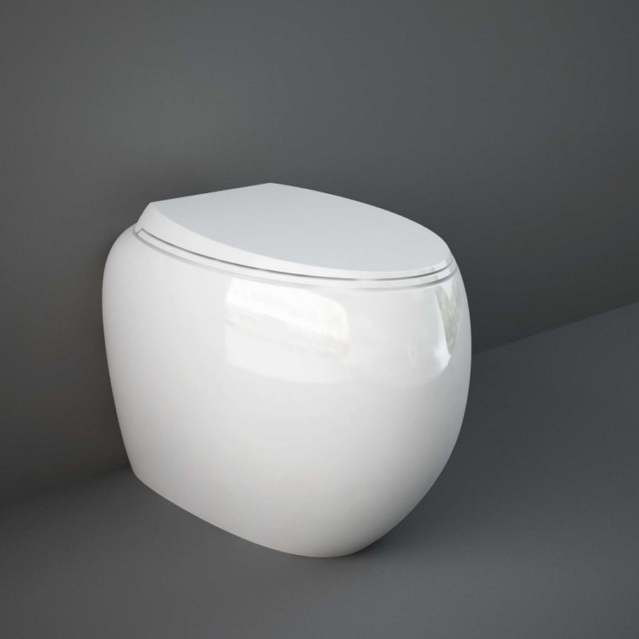  Coppia di sanitari filomuro con wc senza brida modello Cloud di Rak Ceramics compreso coprivaso cm 56