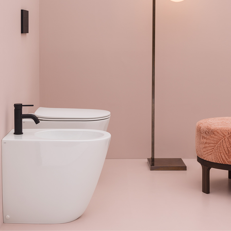 Sanitari Filomuro con scarico traslato collezione EVA wc senza brida + bidet + sedile soft close