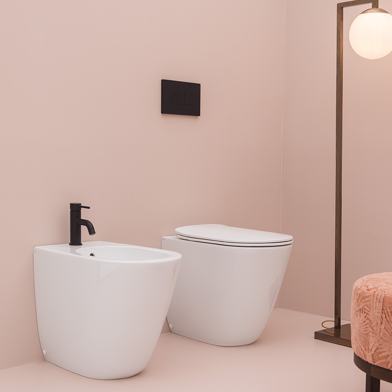  Sanitari Filomuro con scarico traslato collezione EVA wc senza brida + bidet + sedile soft close