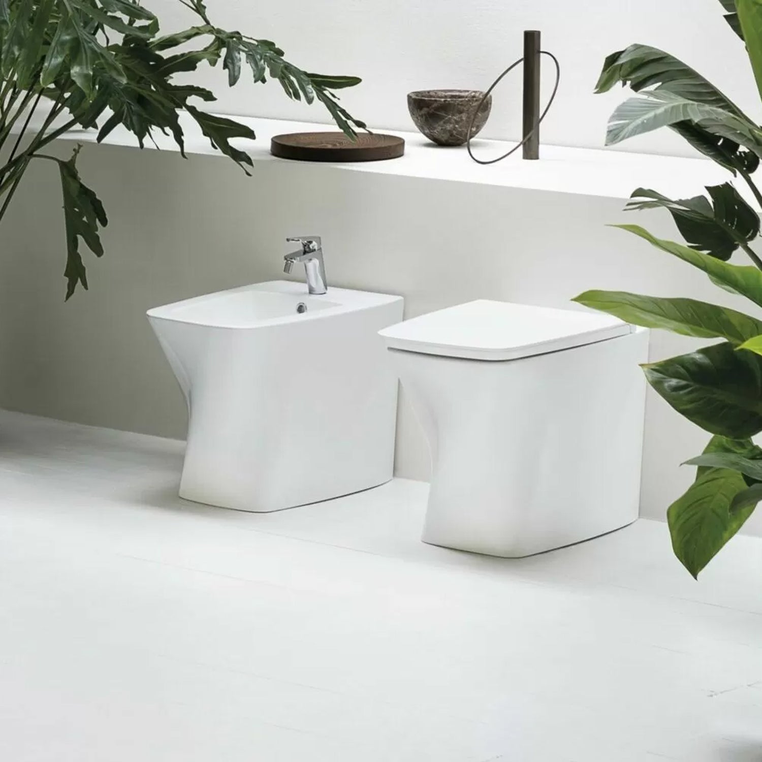 Coppia sanitari a terra Azzurra serie Hera 57x38x42 cm con sedile soft-close - Bianco lucido