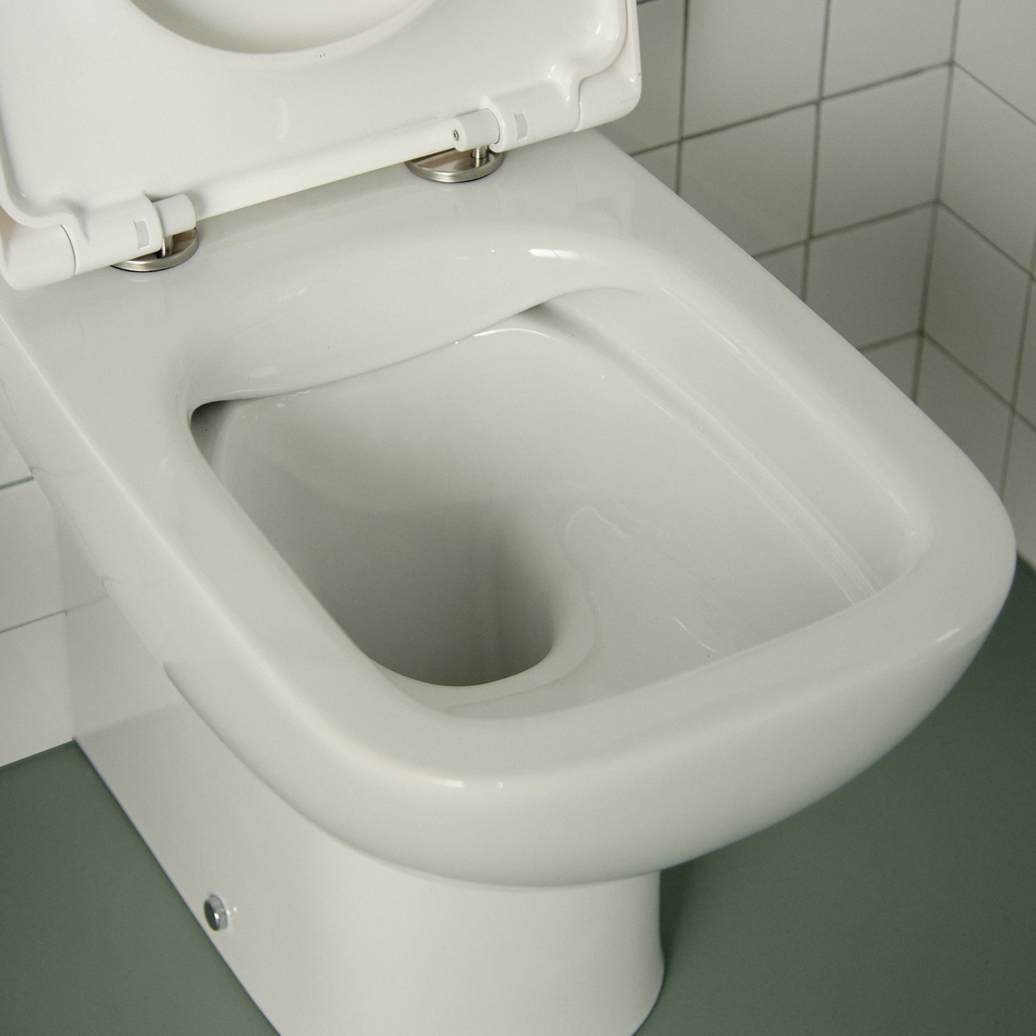 Vaso filomuro Ideal Standard modello i.life A 54,5x36 cm con sedile chiusura tradizionale