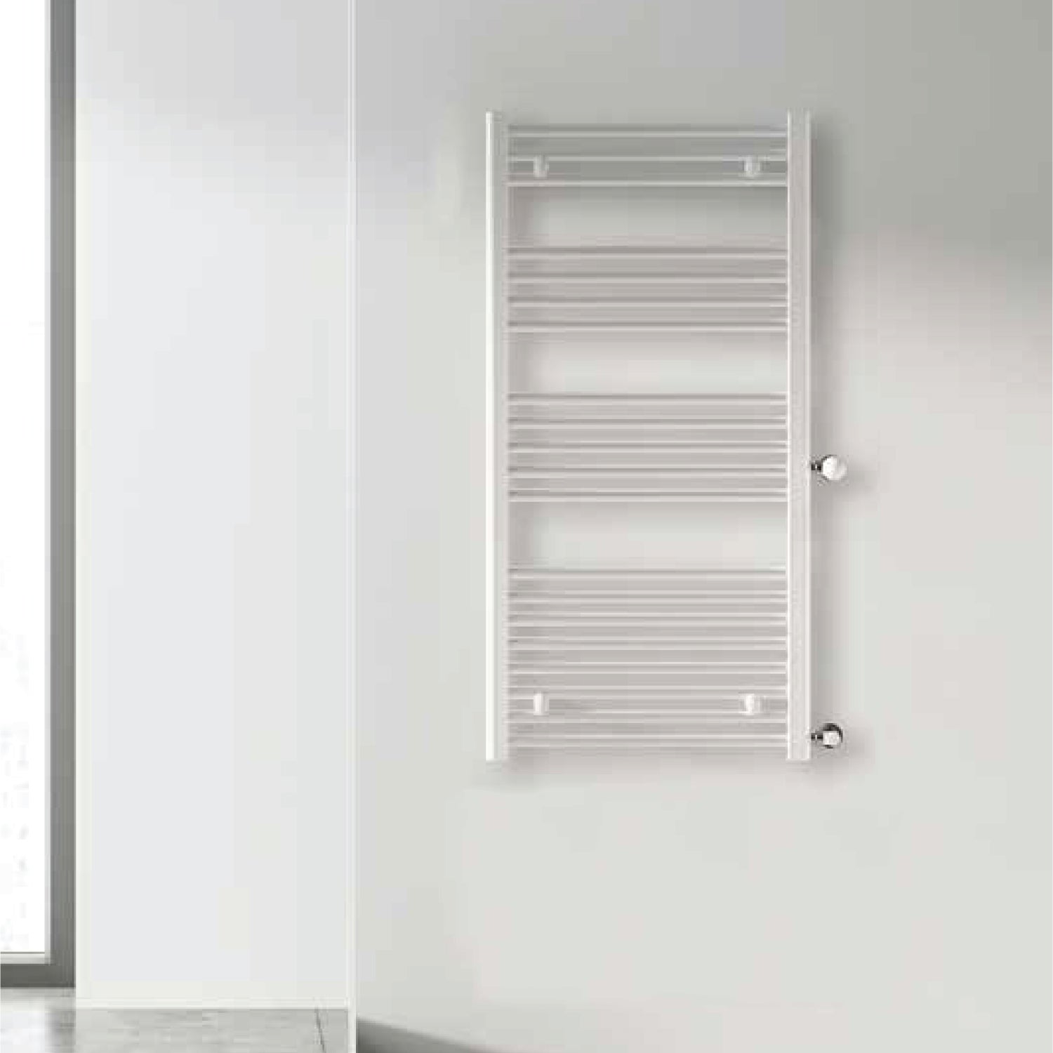 Termoarredo idraulico modello Bolzano Reno 1188x500 dritto con attacchi laterali 40/500 - Bianco by CeramicStore | Lo specialista del tuo bagno