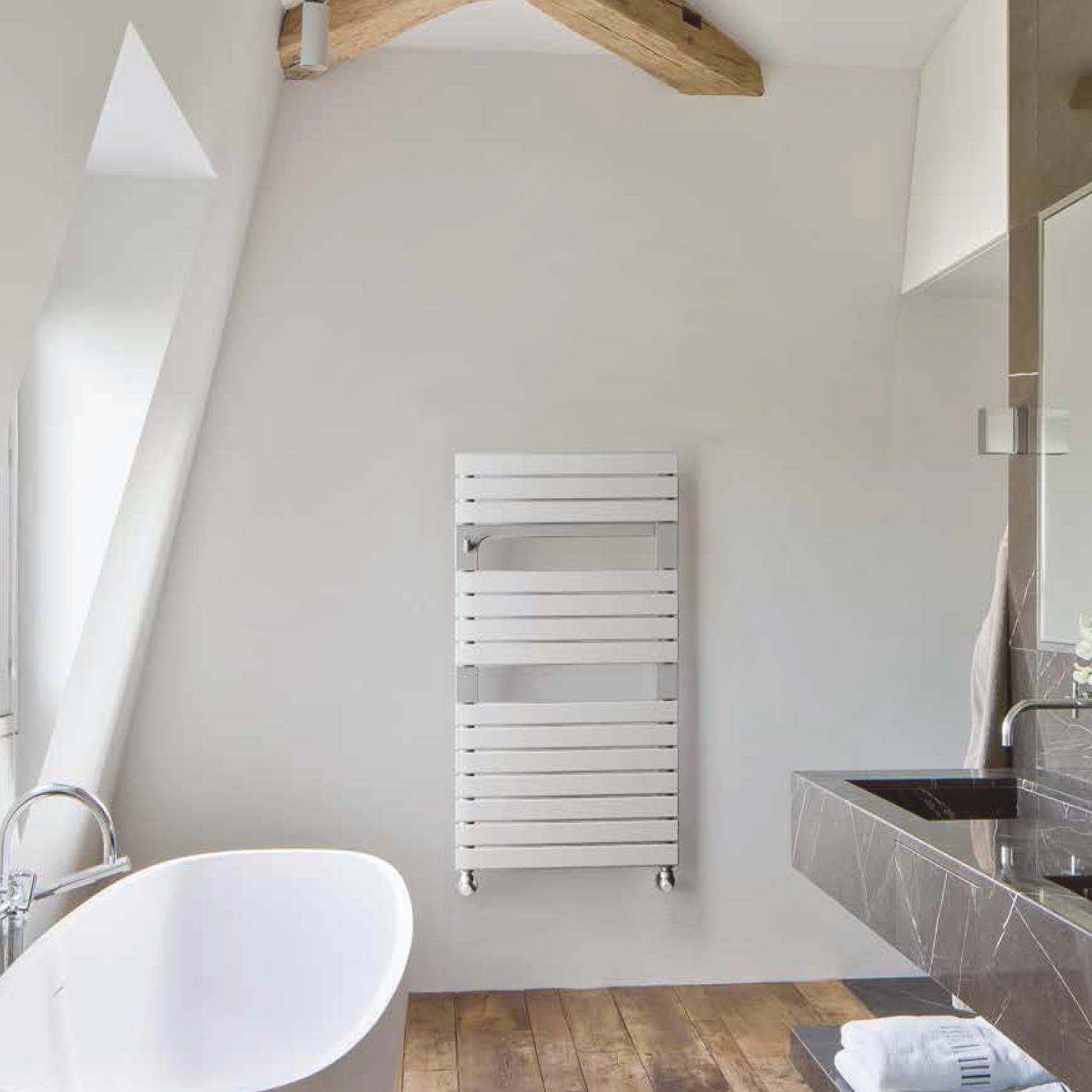 Termoarredo idraulico modello Torino 952x550 dritto - Bianco by CeramicStore | Lo specialista del tuo bagno