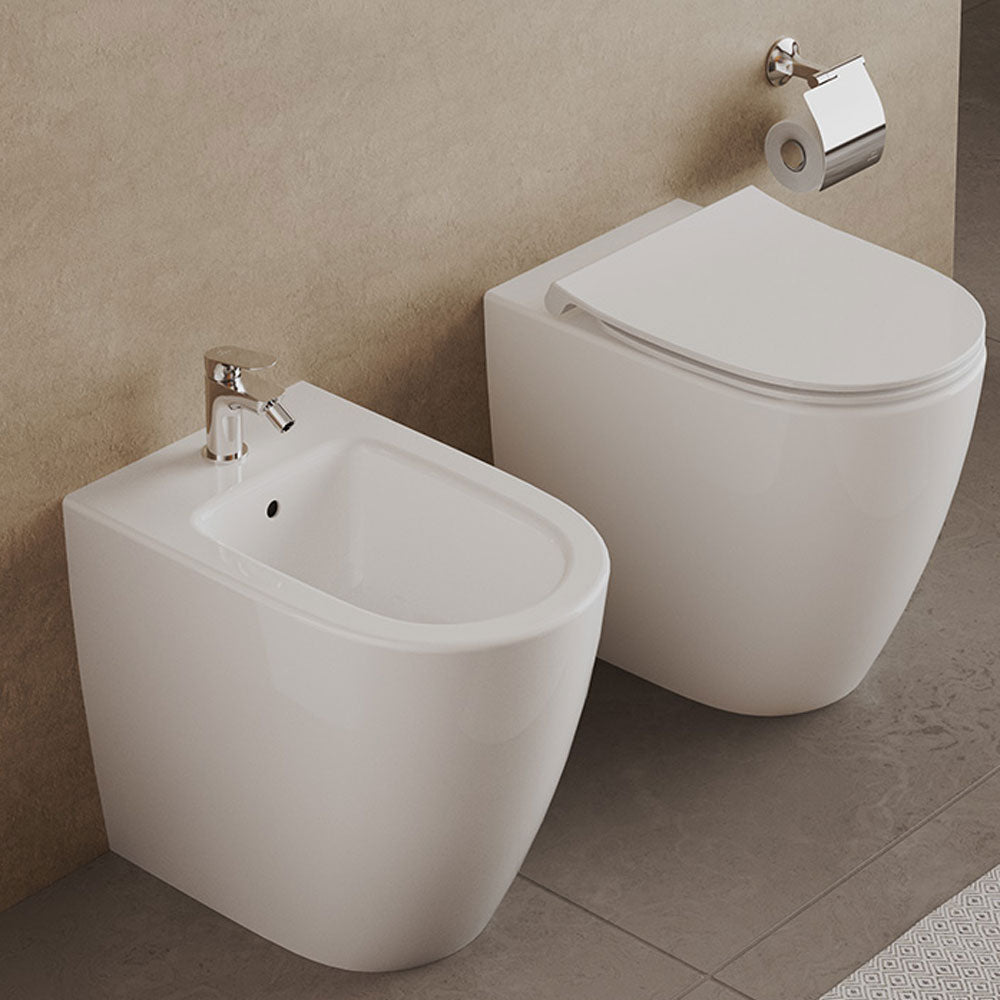 Sanitari Ideal Standard i.life O con scarico traslato fino a 32 cm con sedile soft close slim 3