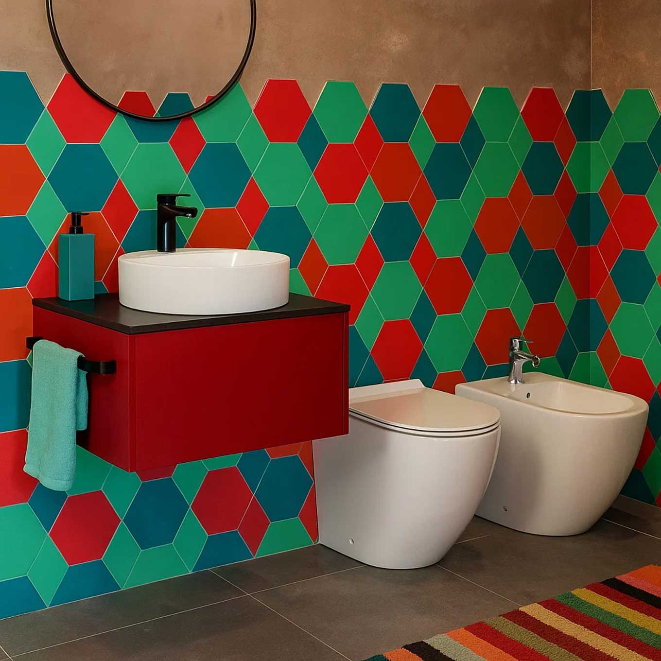  Coppia sanitari a terra filomuro Bathcore con copriwater incluso - serie Aura