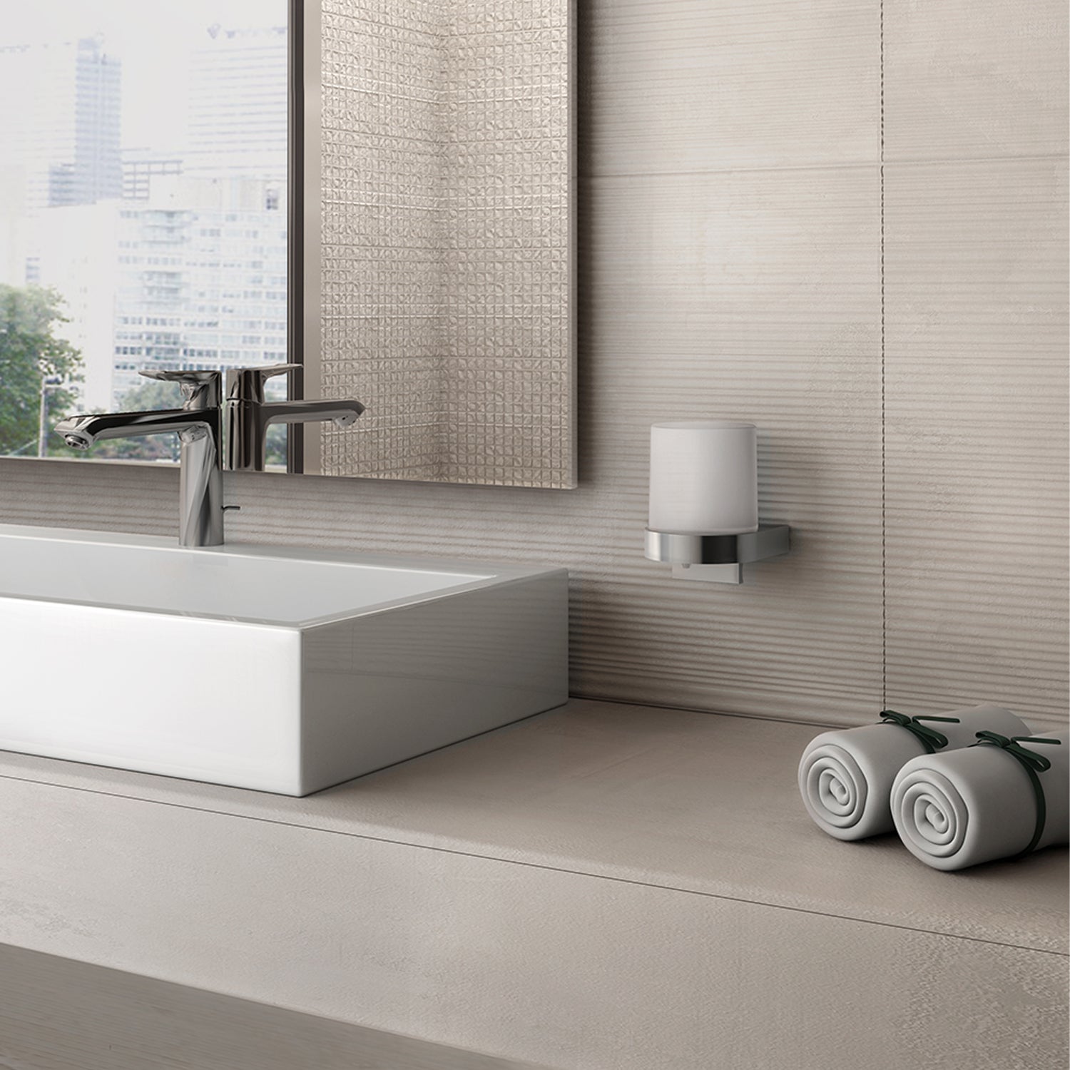  Distributore di sapone tondo di Gedy modello Giava da 150 ml in vetro e Cromall - Cromato by CeramicStore | Lo specialista del tuo bagno