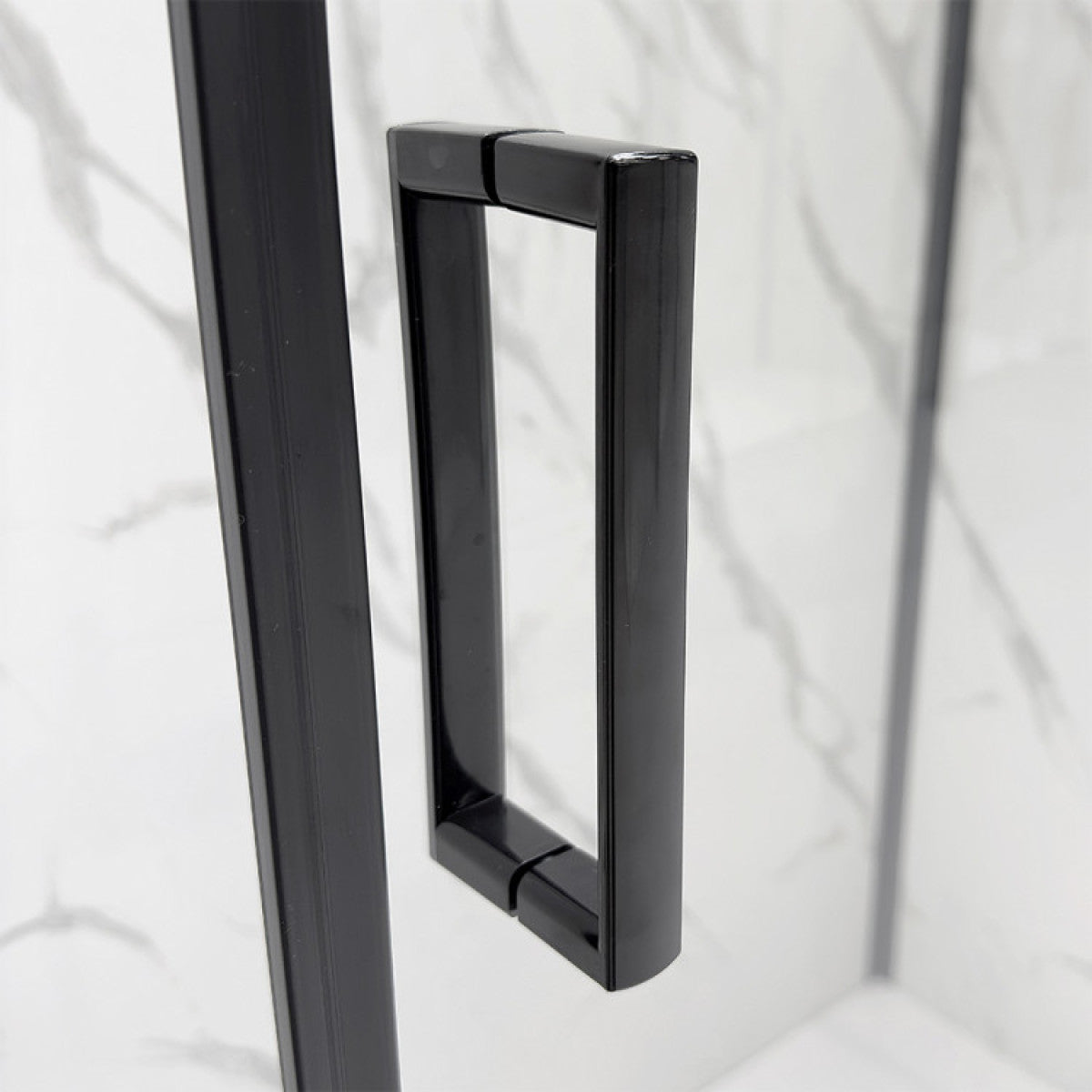 Porta doccia scorrevole per nicchia in vetro con profilo nero