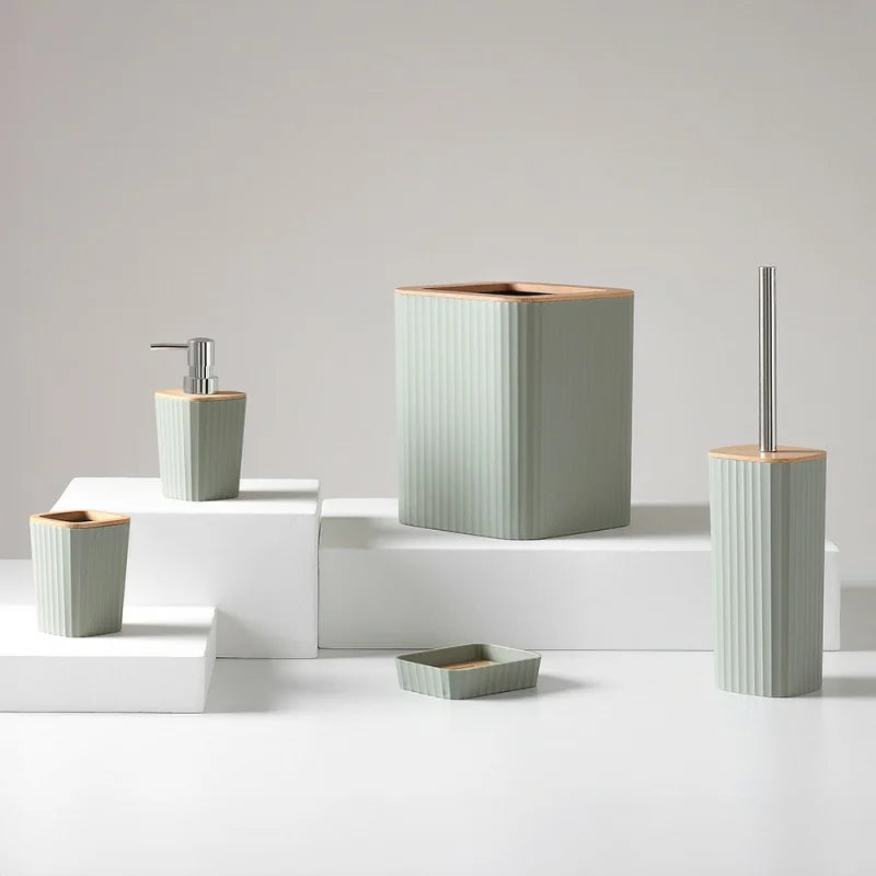 Set accessori bagno 5 pezzi Essence by BathCore in plastica e bamboo - Verde